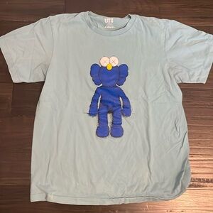 KAWS x Uniqlo T-shirt size L
